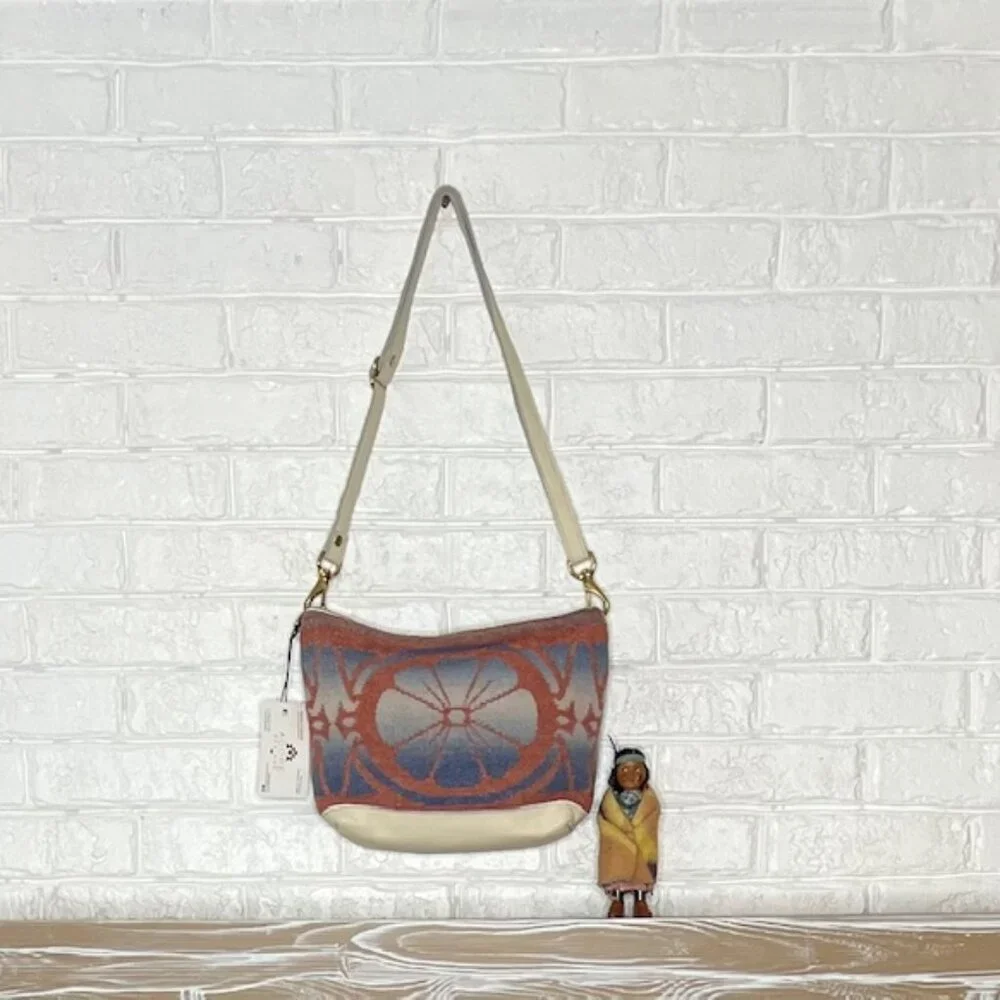 Vintage Beacon and Leather Purse - Picture 1 of 3